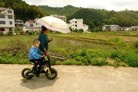 “蝴蝶宝贝”的山村“私教课”