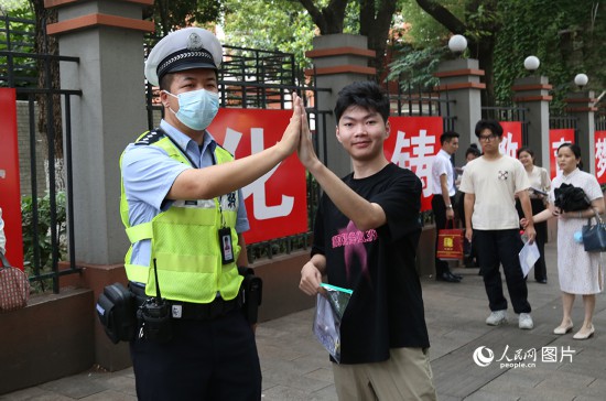 组图：今日开考